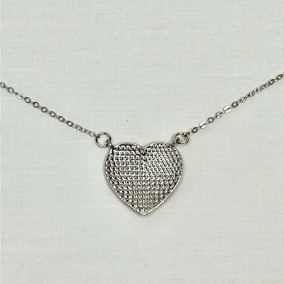 14K GOLD FLAG HEART NECKLACE - Picture 5 of 5